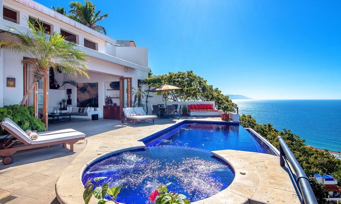 Amapas Villa | BAY VIEWS, HILLSIDE LUXURY VILLA