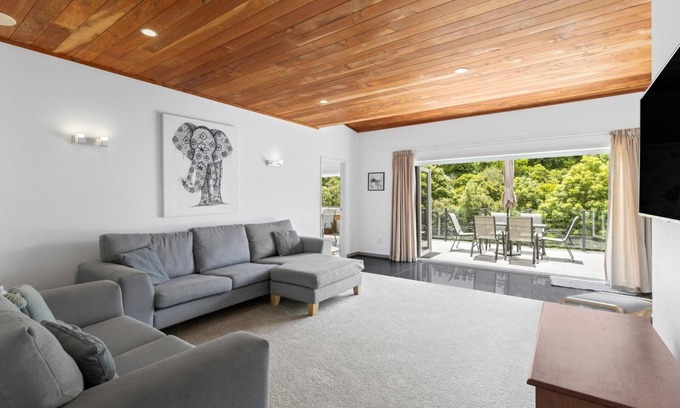 Pohara House | Bay Vista Retreat