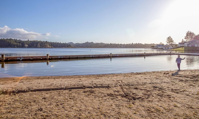 Lincoln City House | Bayfront Bungalow