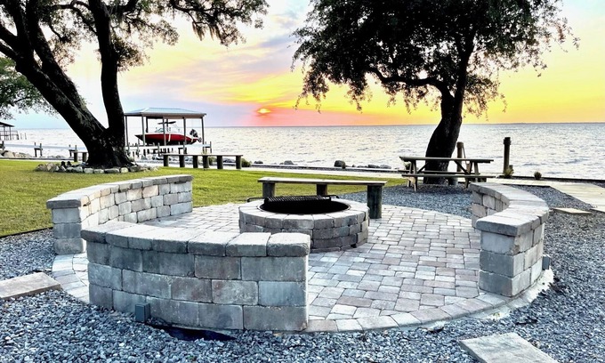Gulf Breeze House | Bayfront Cabin-A Unique Serene Getaway on East Bay