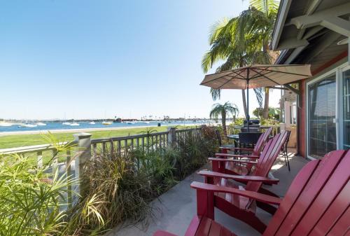 Mission Beach House | Bayfront Paradise- Bay Views & Boardwalk Patio