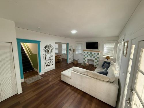 Midtown Villa | BayHome Edgewater