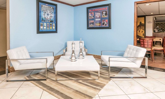 Arlington Hotel | Baymont by Wyndham Arlington At Six Flags Dr