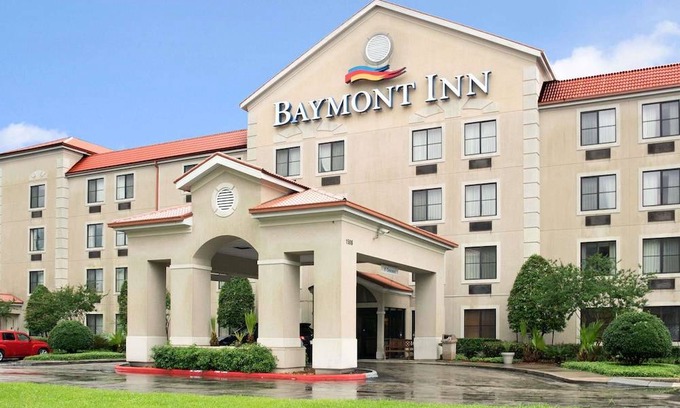 Conroe Hotel | Baymont by Wyndham Conroe