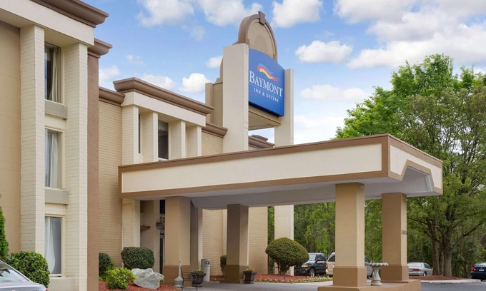 Paw Creek Hotel | Baymont by Wyndham Charlotte Airport North / I-85 North