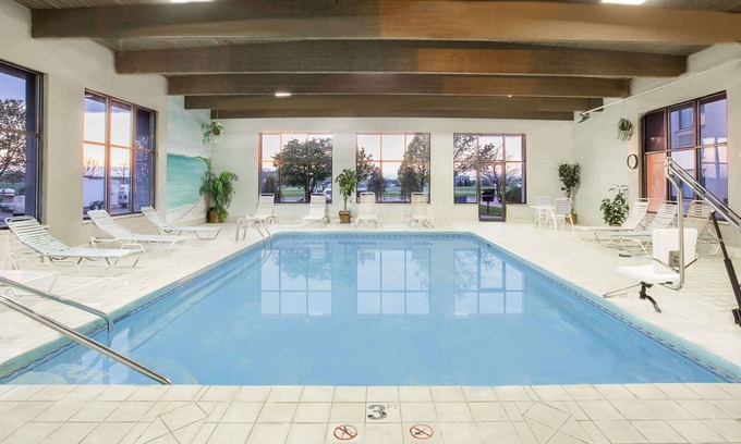 Janesville Hotel | Baymont by Wyndham Janesville