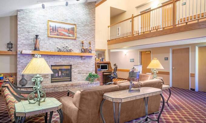 Lakeville Hotel | Baymont by Wyndham Lakeville
