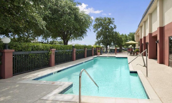 Lewisville Hotel | Baymont by Wyndham Lewisville