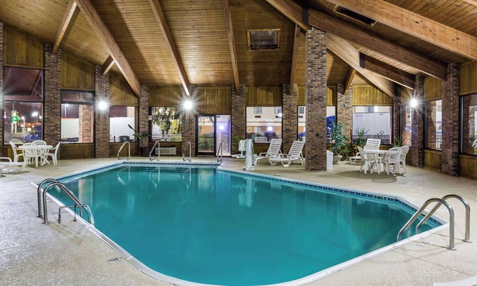 Hillview Hotel | Baymont by Wyndham Louisville South I 65