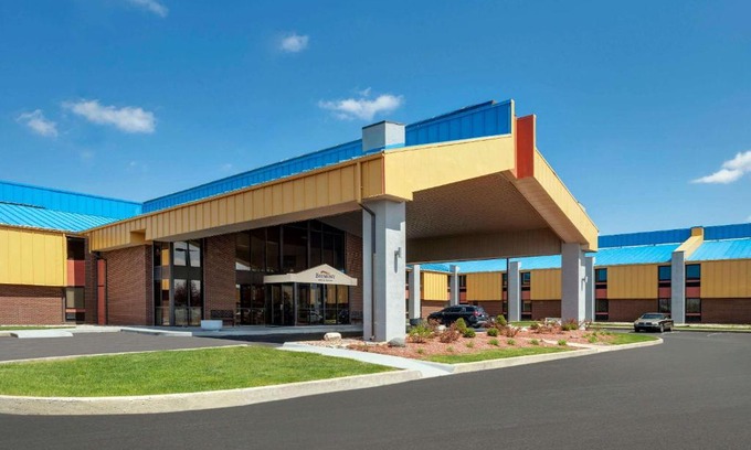 Muncie Hotel | Baymont by Wyndham Muncie Near Ball State University