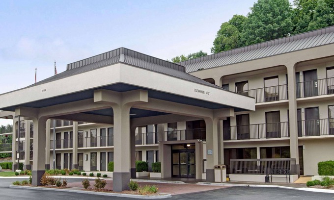 Donelson Hotel | Baymont by Wyndham Nashville