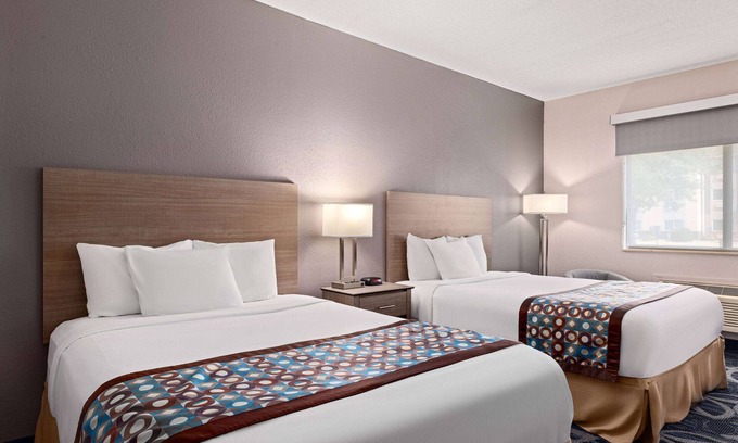 Waterloo Hotel | Baymont by Wyndham Waterloo