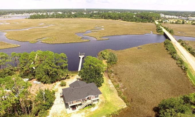 Carrabelle House | Bayou Breeze is a waterfront house on a private one-acre lot