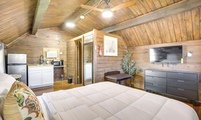 Crown Point Apartment | Bayou Cabin w/Heated Pool Access Near NOLA!