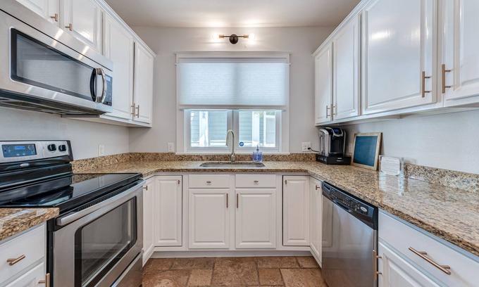 Bayshore Gardens House | Bayshore Bungalow!