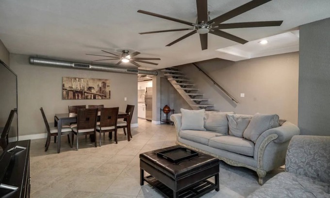 SoHo House | Bayshore Gardens Renovated Townhouse, walk to SOHO