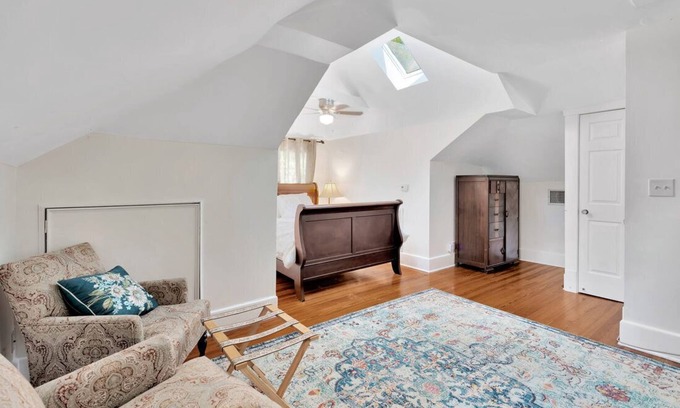 Historic Old Northeast Bed & Breakfast | Bayshore Room at ONE Inn, near Downtown St. Pete: Ideal for all guests