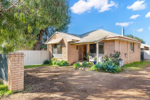 Busselton House | Bayside Bliss Family Friendly, Beach & Jetty