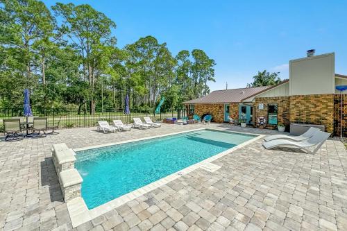 Oak Court House | Bayside Bliss