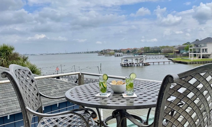 Clear Lake Shores House | Bayside Retreat! Bring your boat, private boat ramp at this fabulous bayfront home!