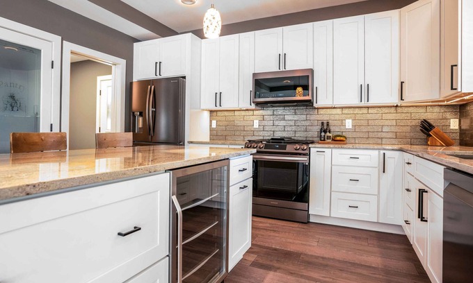 Williams Bay House | Bayside Retreat – Geneva Getaway for 9! Walk to Williams Bay & Lake Shore