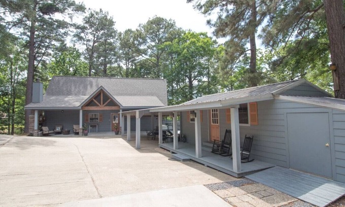 Negreet House | Bayview Lodge .