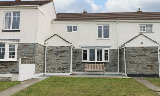 Newquay Cottage | BAYVIEW, pet friendly in Watergate Bay