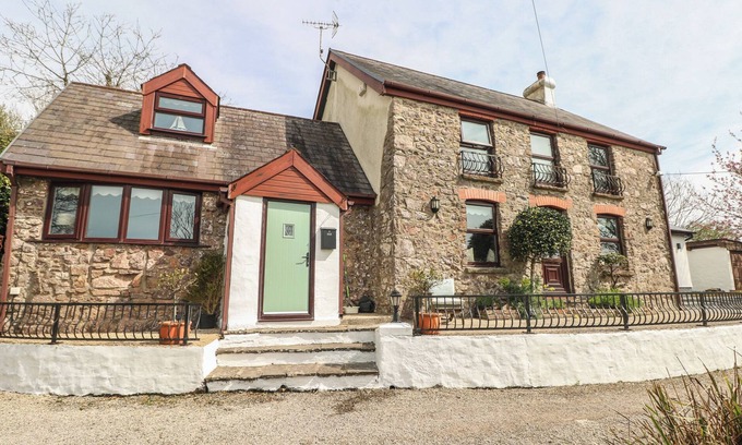 Llangennith Cottage | BAYVIEW, pet friendly, character holiday cottage in Llangennith