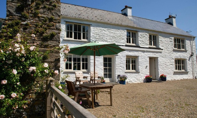 Crymych Cottage | Bayvil, Newport - Four Bedroom Cottage, Sleeps 8