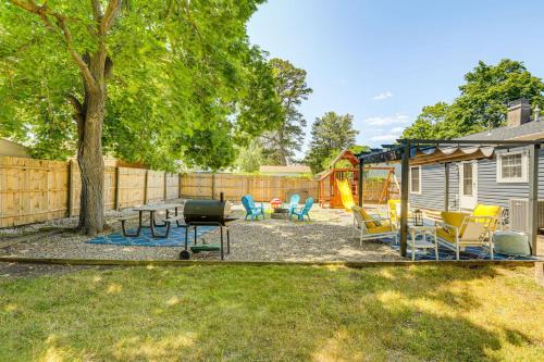 Bayville House | Bayville Getaway with Fire Pit - 2 Mi to Beach!