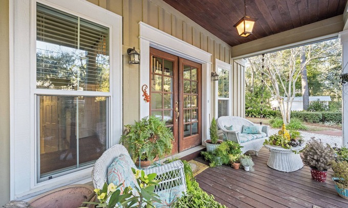 Fairhope Apartment | Baywacker's cozy Guest House can be rented in addition to the main home.n