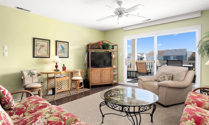 Heron Harbour Isle Condo | Baywatch III B201 - pretty 3 bedroom on canal with outdoor pool.