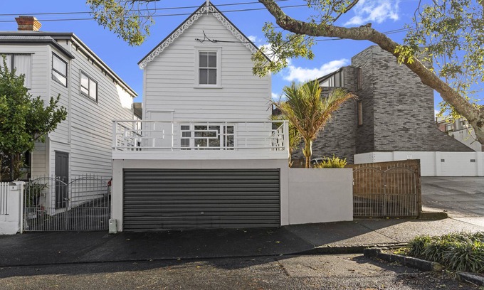 Ostend House | Baywatch Palm Beach Waiheke Island