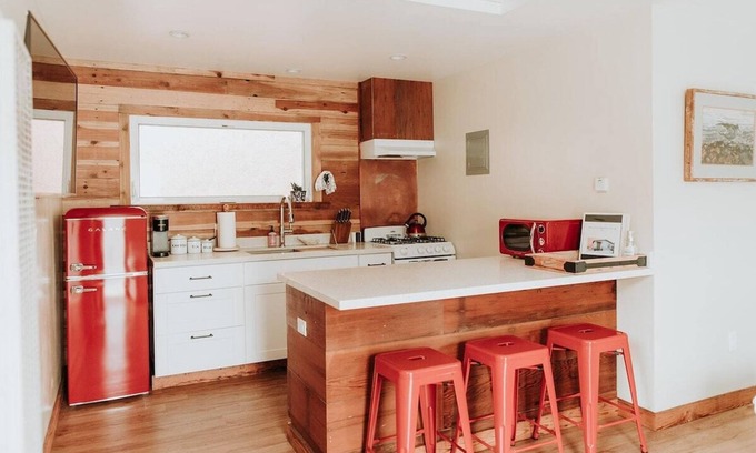 Baywood Park House | Baywood Cottage #5 | Walk to Bay | Dog Friendly