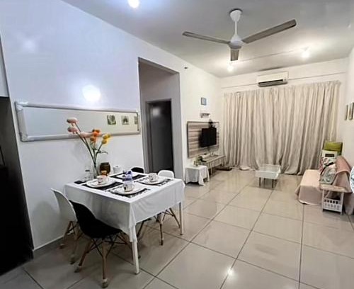 Kota Bharu Apartment | BbellaHomestayRiverview KBtown 2BR, Wi-Fi, washer