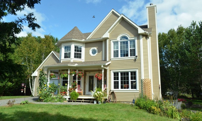 Mont-Tremblant House | BBSAFFRON-Mont Tremblant Family Villa, Full Kitchen, Comfy Beds, Up to 7 guests