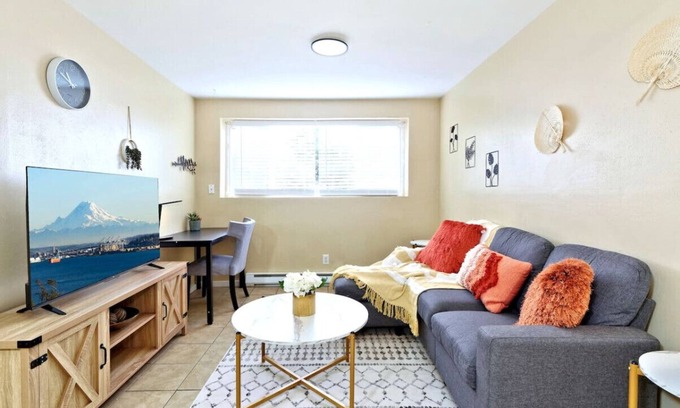 Highline Apartment | BD35 1b1b Apt Unit 5 @S Seattle close to airport