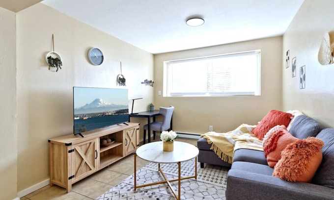 Highline Apartment | BD37 1b1b Apt Unit 5 @S Seattle close to airport