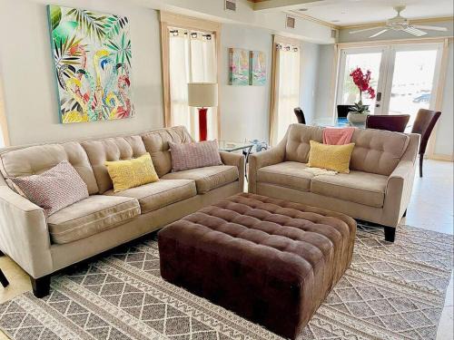 Jacksonville Beach Apartment | Be A Nomad - Oceanviews Bottom and Steps to the Beach