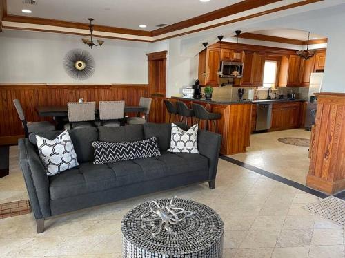 Jacksonville Beach Apartment | Be A Nomad - Stunning Old World Home Top Oceanviews