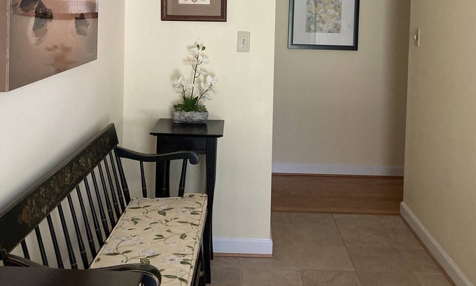 Glastonbury House | Be at home! Ideal for couples or a small family, close to many activities.