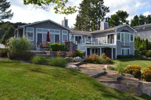 Traverse City House | Be Dazzled- Grand Traverse Bay-Traverse City