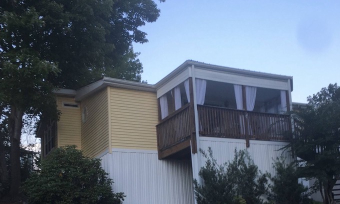 New London Resort | Be Lost in Lake Life at Badin Shores