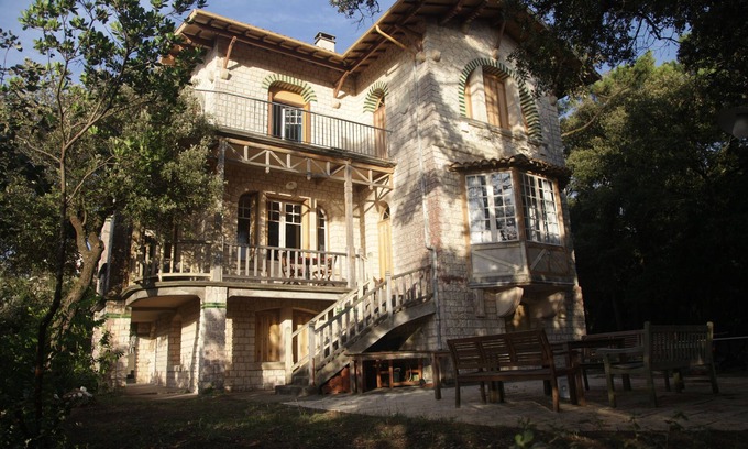 Saint-Palais-sur-Mer Villa | Beach - 50 m away, sea view, for 16-20 people, in St Palais-sur-Mer