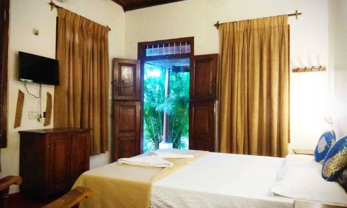 Alappuzha Villa | Beach accommodation and 3hrs Backwater cruise