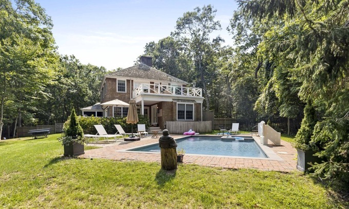 Amagansett North House | Beach and Docking Rights, Light-Filled and Airy Common Spaces, Heated.