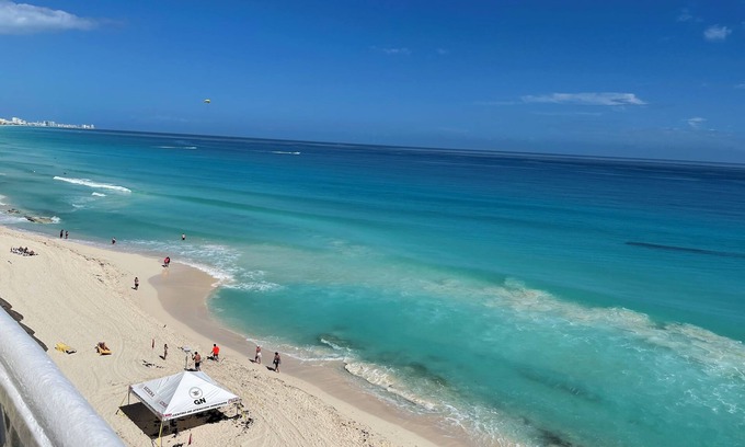 Zona Hotelera Apartment | Beach and Ocean Front Apartments 1