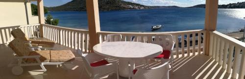 Podglavica Apartment | Beach Apartments Rogoznica