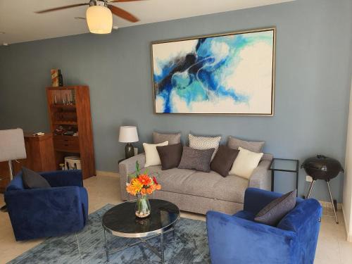 El Tezal Apartment | Beach Bliss Retreat, Renovated Condo with Rooftop Pool, Grill, and Game Night Vibes!