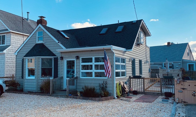 Normandy Beach House | Beach Block-steps to Beautiful Private Beach!